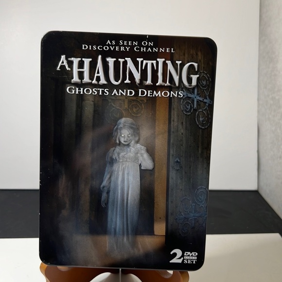 A Haunting Ghosts and Demons 2 disc DVD Set - Picture 2 of 12
